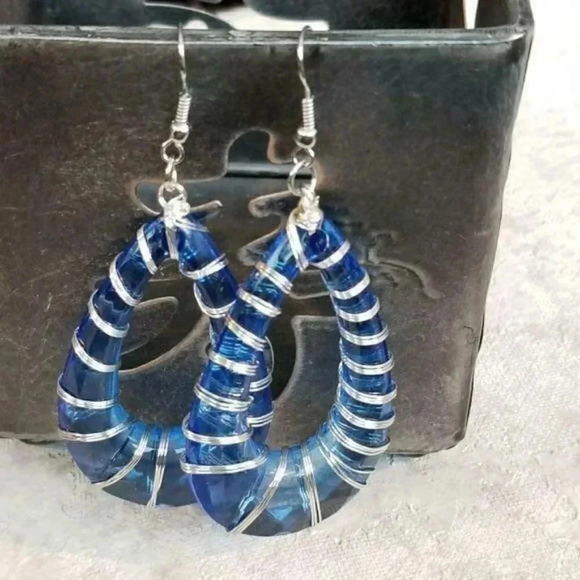 Retro 80s Statement Blue Lucite Teardrop Earrings - Picture 2 of 3